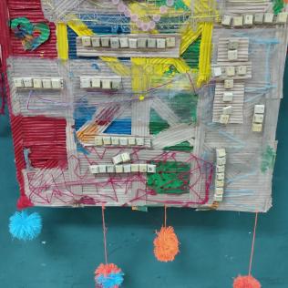 Collage con descartes - Jóvenes del Centro Juvenil "La Rana"