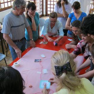 Clase de hipertexto, tejido e identidad - Taller en sede Proyecto Abrigo