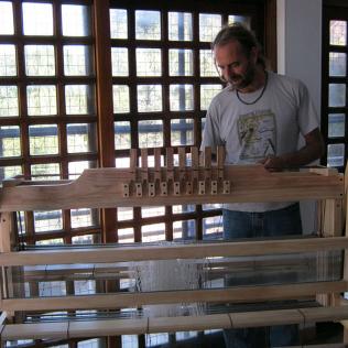 Capacitación en telar de 8 cuadros a cargo del artesano Federico Veloteri