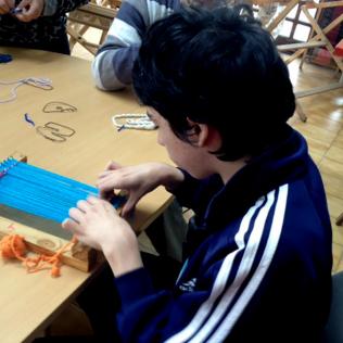 Tejido en telar de marco - Taller de integración
