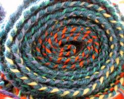 Telas tejidas por artesanos formados en el Taller